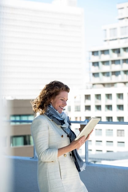 What is a Roth IRA? Your 2025 Guide to Retirement Investing